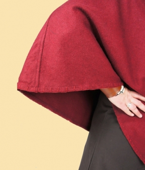 Preview: Wikinger-Gugel "Egill" mit Stickerei   -  Rot